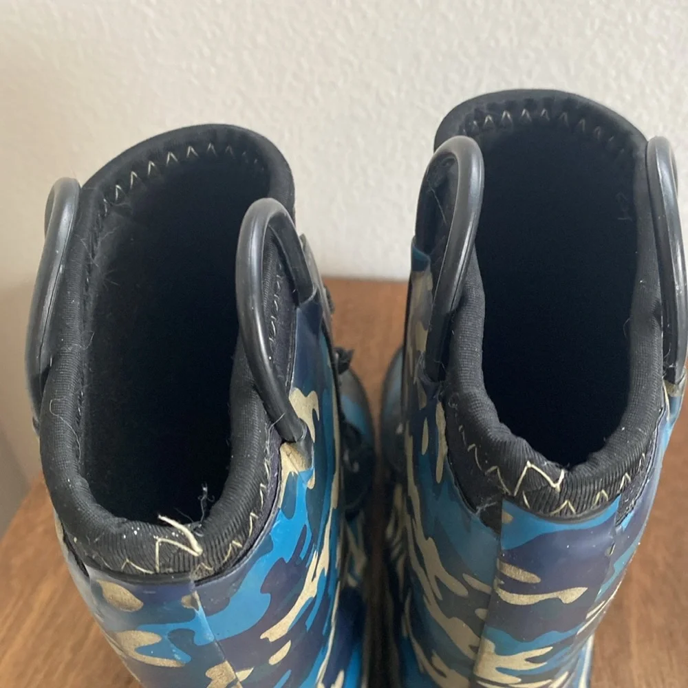 Western Chief Blue Camo waterproof Rain Boots Pull On Snow Boots, Kids 11/12